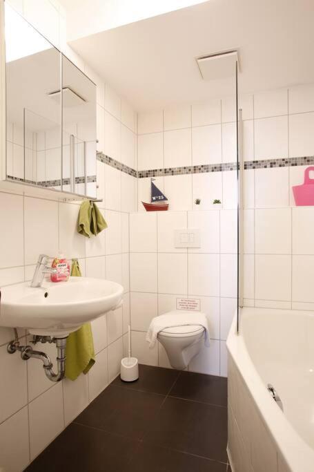 Sunny Apartment At Rostock - Pink Buitenkant foto