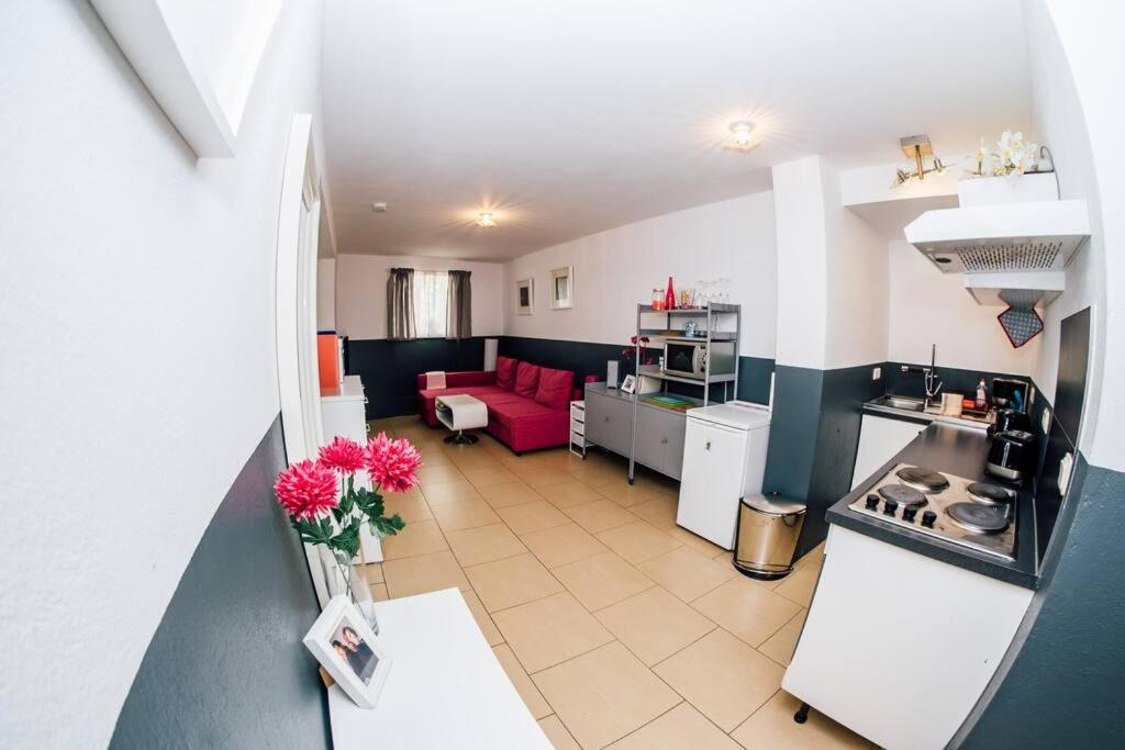 Sunny Apartment At Rostock - Pink Buitenkant foto